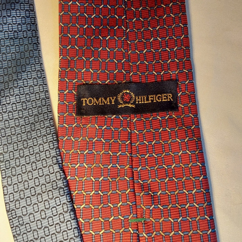 Tommy Hilfiger Men's Tie Red Multicolored 100% Silk‎ USA Necktie